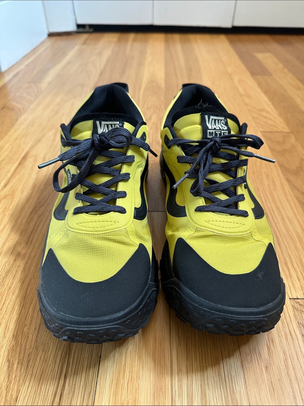 Vans Men’s Yellow and Black Athletic Sneakers